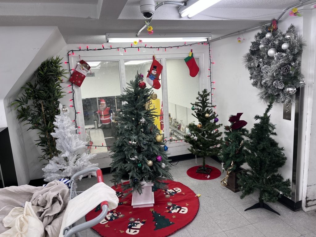 Un Noël Vert et Unique avec des cadeaux de seconde main 